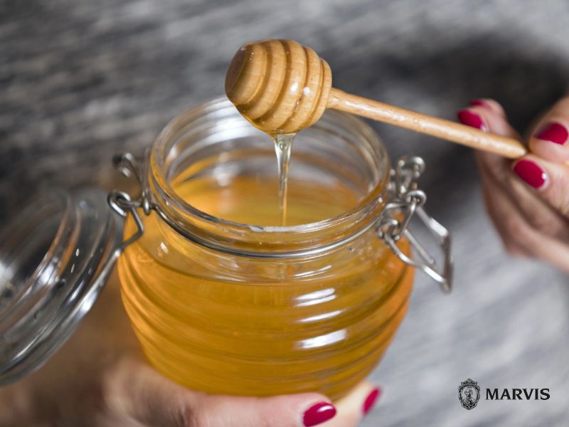 Cách làm trắng răng bị ố vàng lâu năm tại nhà