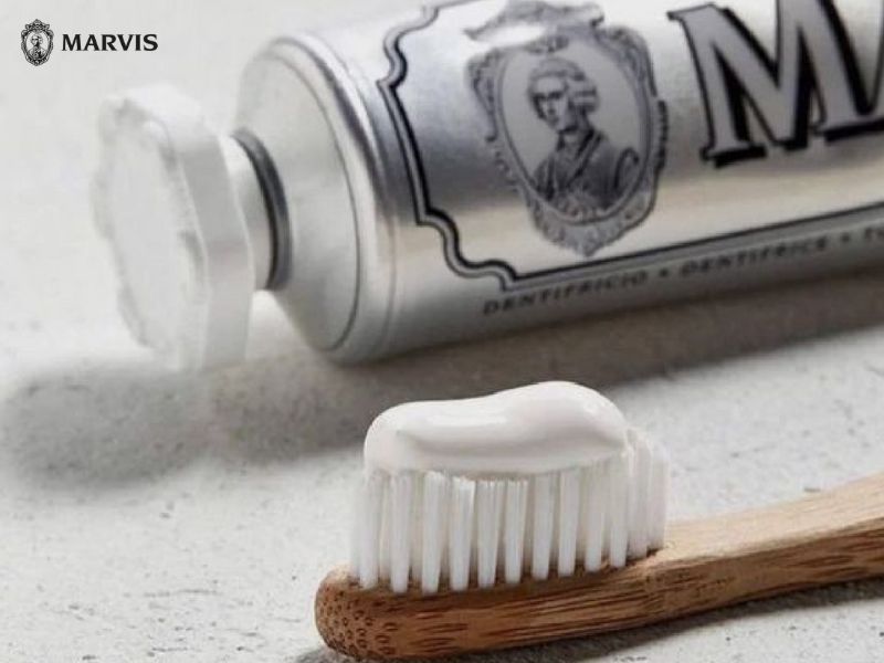 chăm sóc răng miệng khi niềng răng