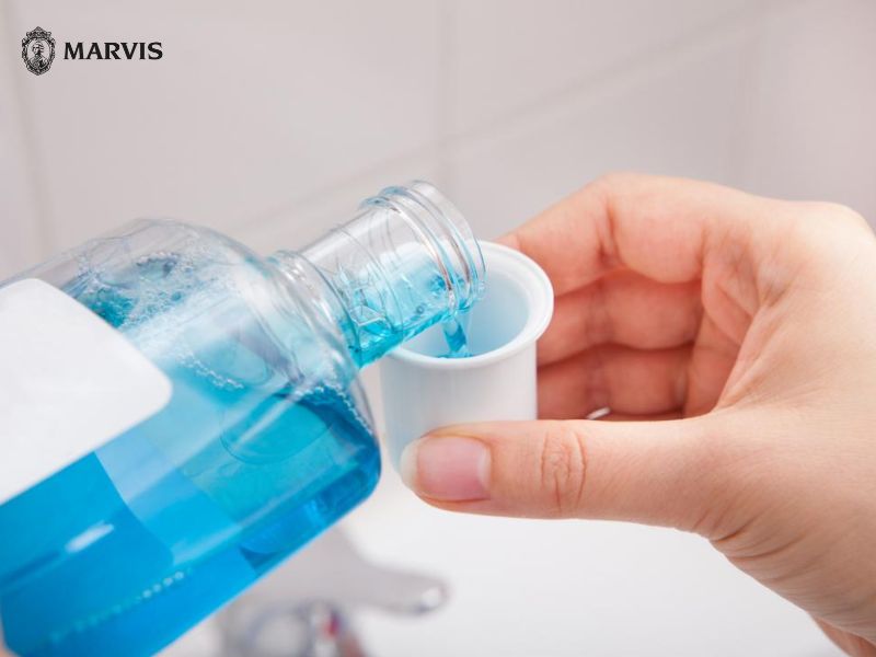 đánh răng trước hay súc miệng trước