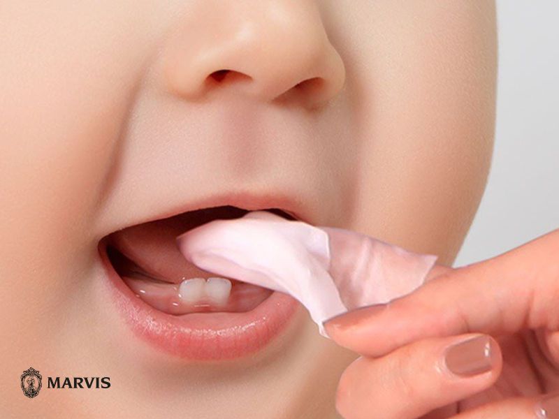 vệ sinh răng miệng cho bé 1 tuổi